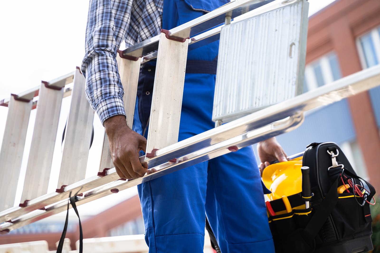 How to perform a ladder pre-use safety inspection